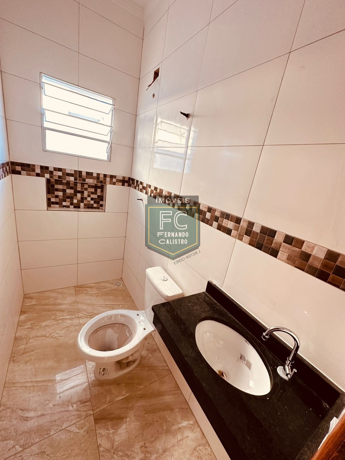 Casa térrea nova, 2 dormitórios (1 suíte), quintal, piscina,