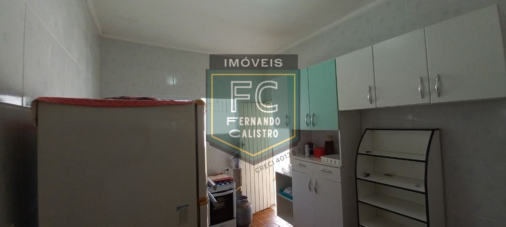 Casa térrea c/ piscina a passos da praia, 2 dormitórios, 2 b