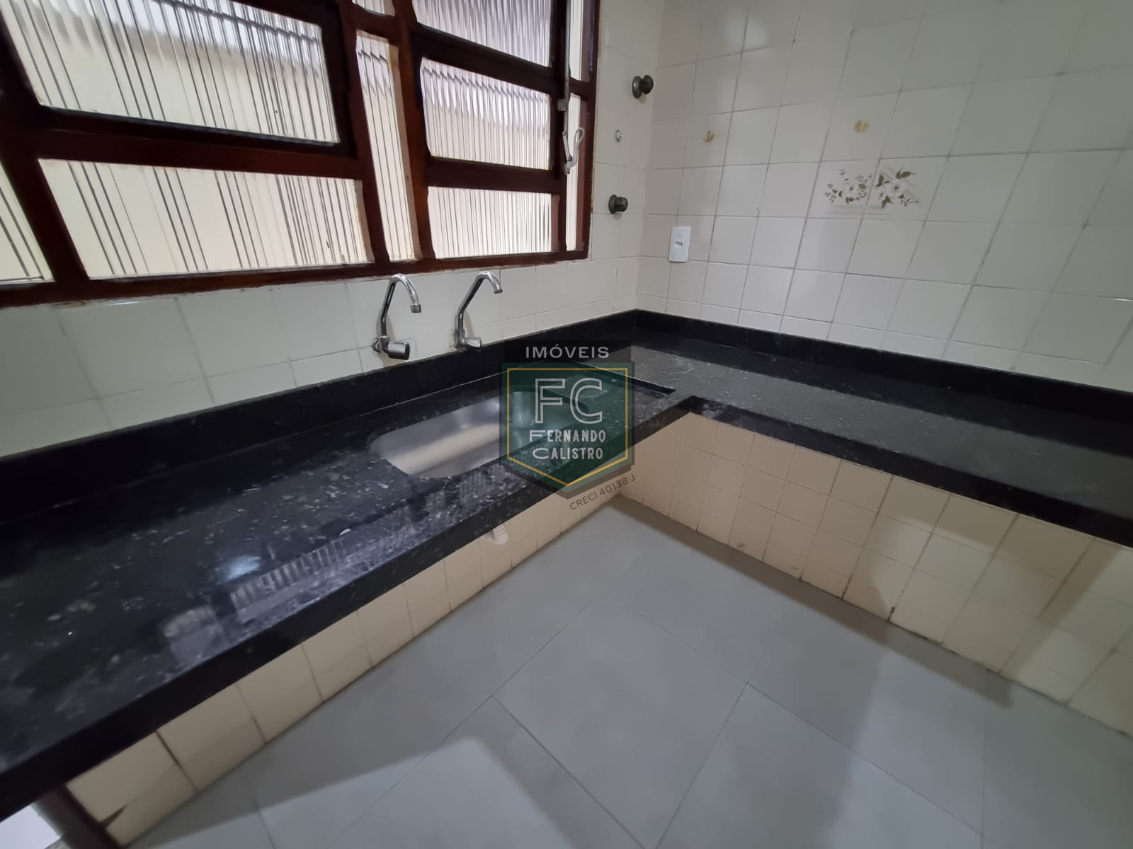 Casa térrea reformada 2 dormitórios (1 suíte) próxima ao cen