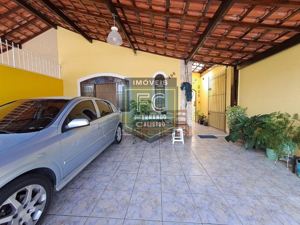 Linda casa térrea reformada 2 dormitórios, área coberta c/ c