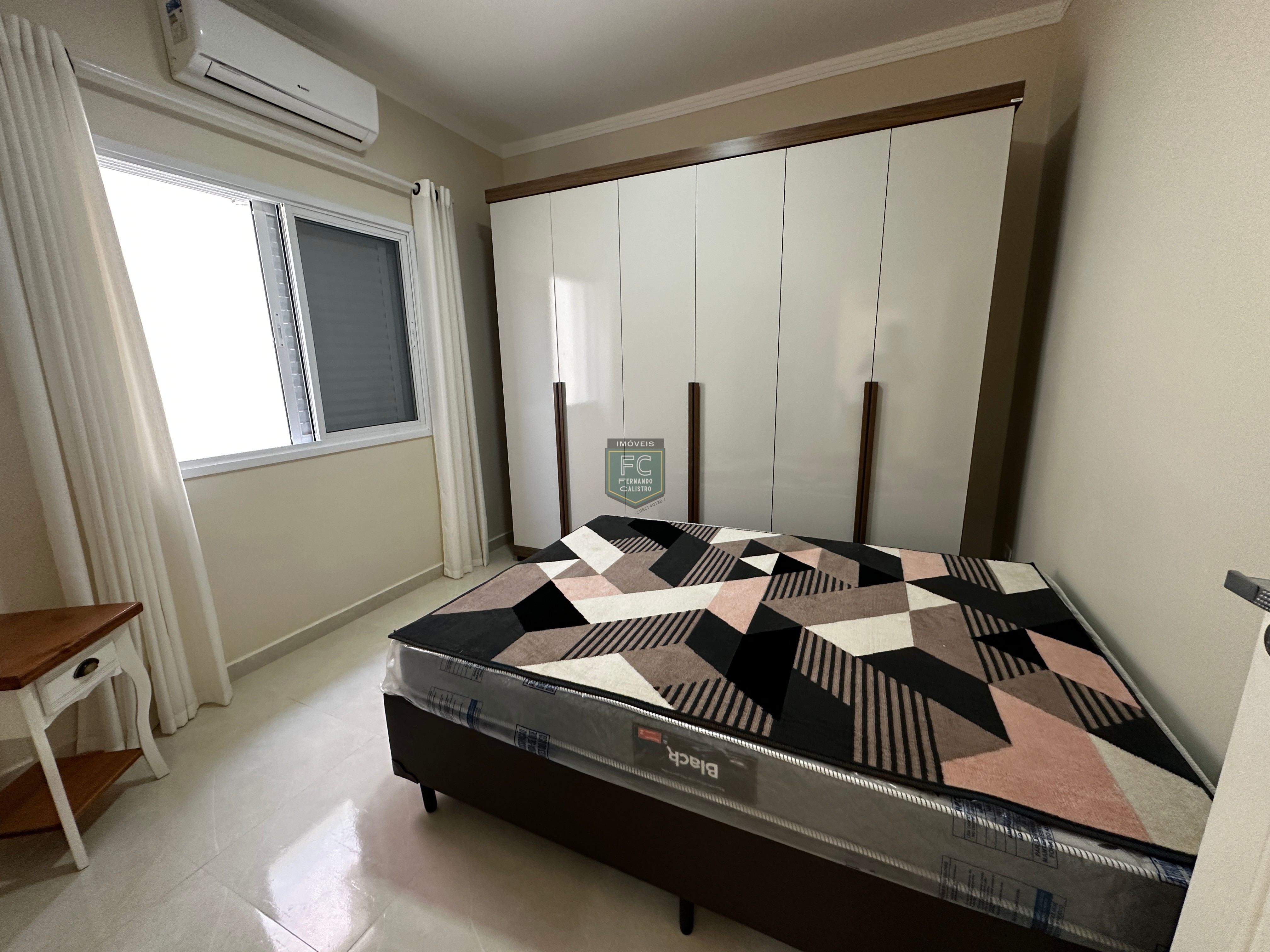 Casa Lote Inteiro 3 Suítes (1 na Edícula), Mobiliada, Ar Condicionado, Piscina, Espaço Gourmet, 3 Vagas, 35 mts da Praia, Bal Flórida, Praia Grande SP