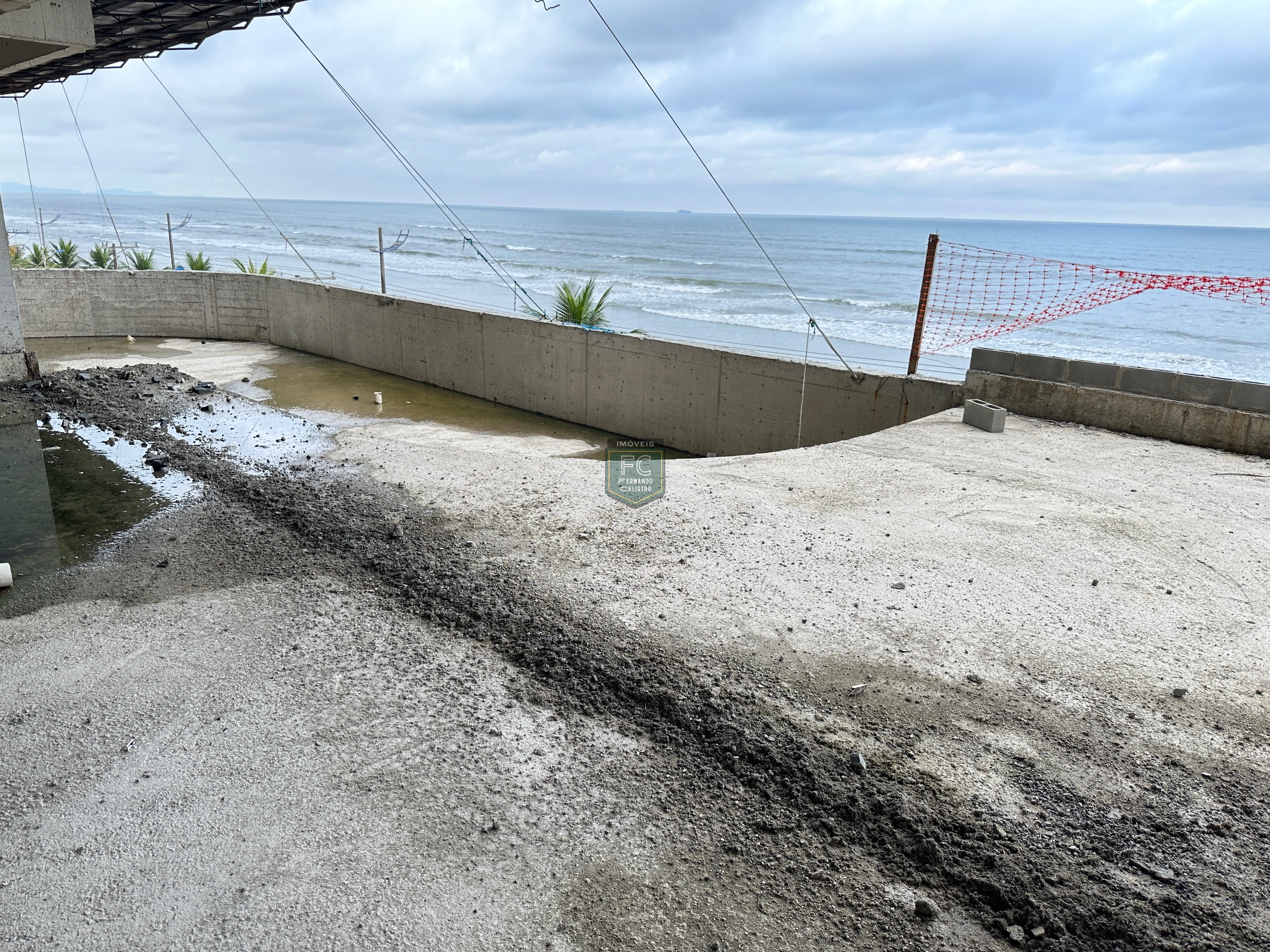Apartamento 2 dormitórios (1 suíte) alto padrão frente mar em obras, varanda gourmet vista mar, financia / permuta, local nobre, centro mongaguá sp