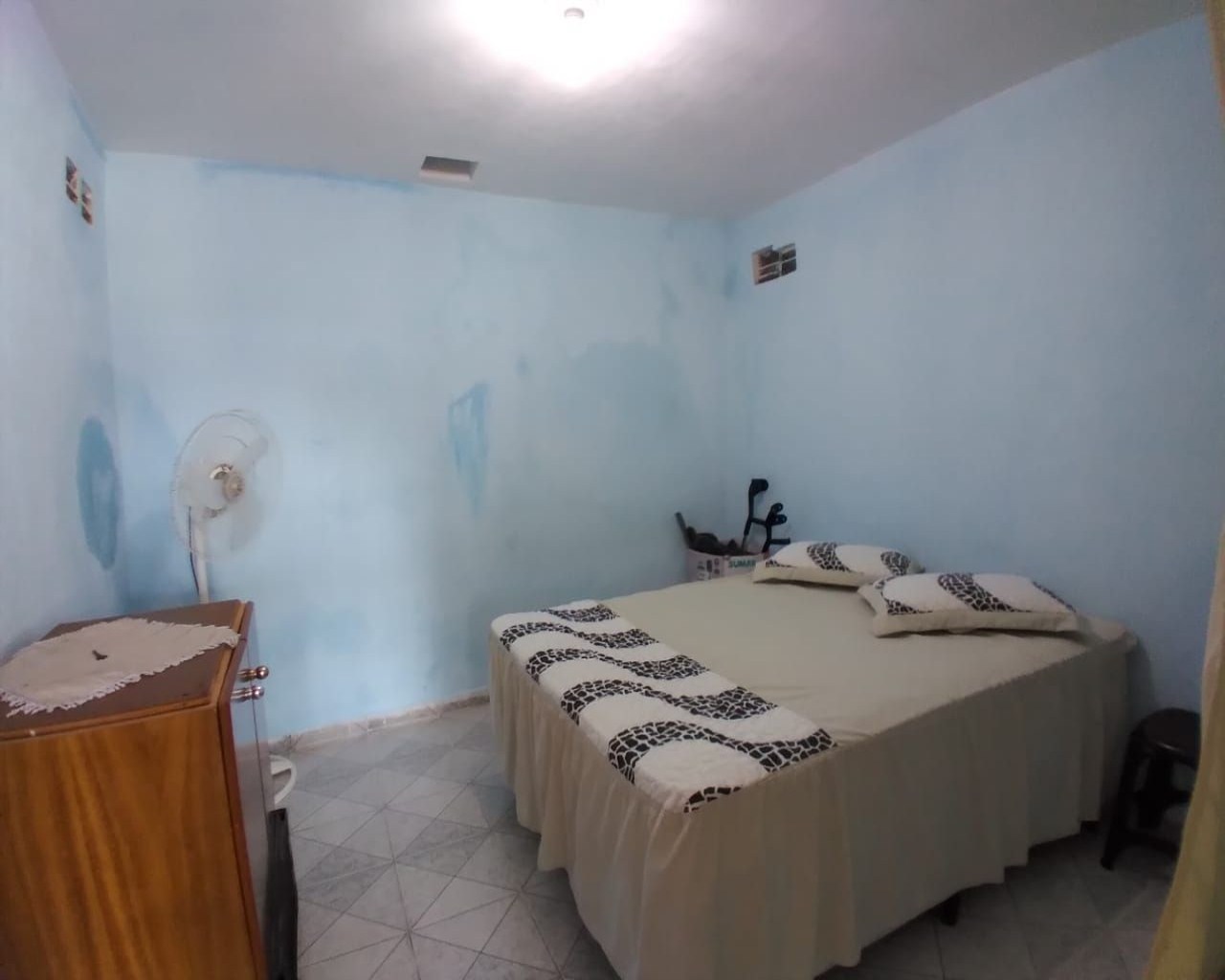 Casa térrea 3 dormitórios lado pista, lote inteiro, piscina,