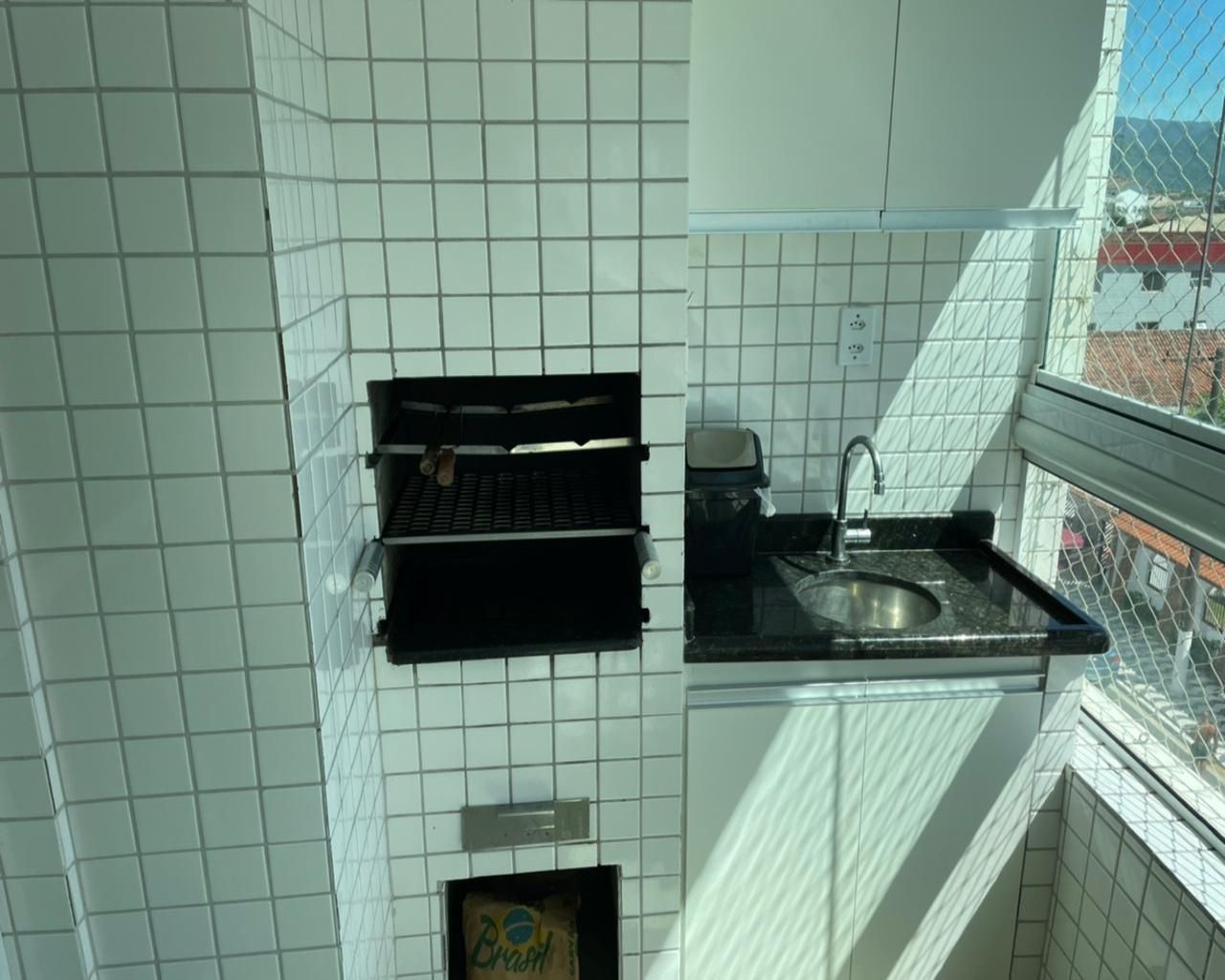 Apto mobiliado, pé na areia, c/ 2 dorm., 78 m² - caiçara - praia grande/sp