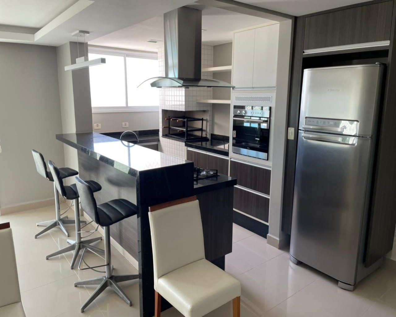 Apto mobiliado, pé na areia, c/ 2 dorm., 78 m² - caiçara - praia grande/sp