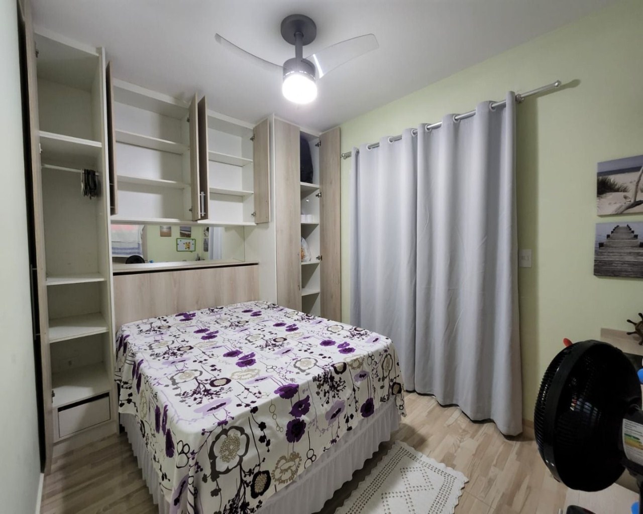 Apartamento 2 dormitórios (1 suíte) em frente ao mar, varanda gourmet envidraçada, móveis planejados, vila atlântica, região central - mongaguá/sp