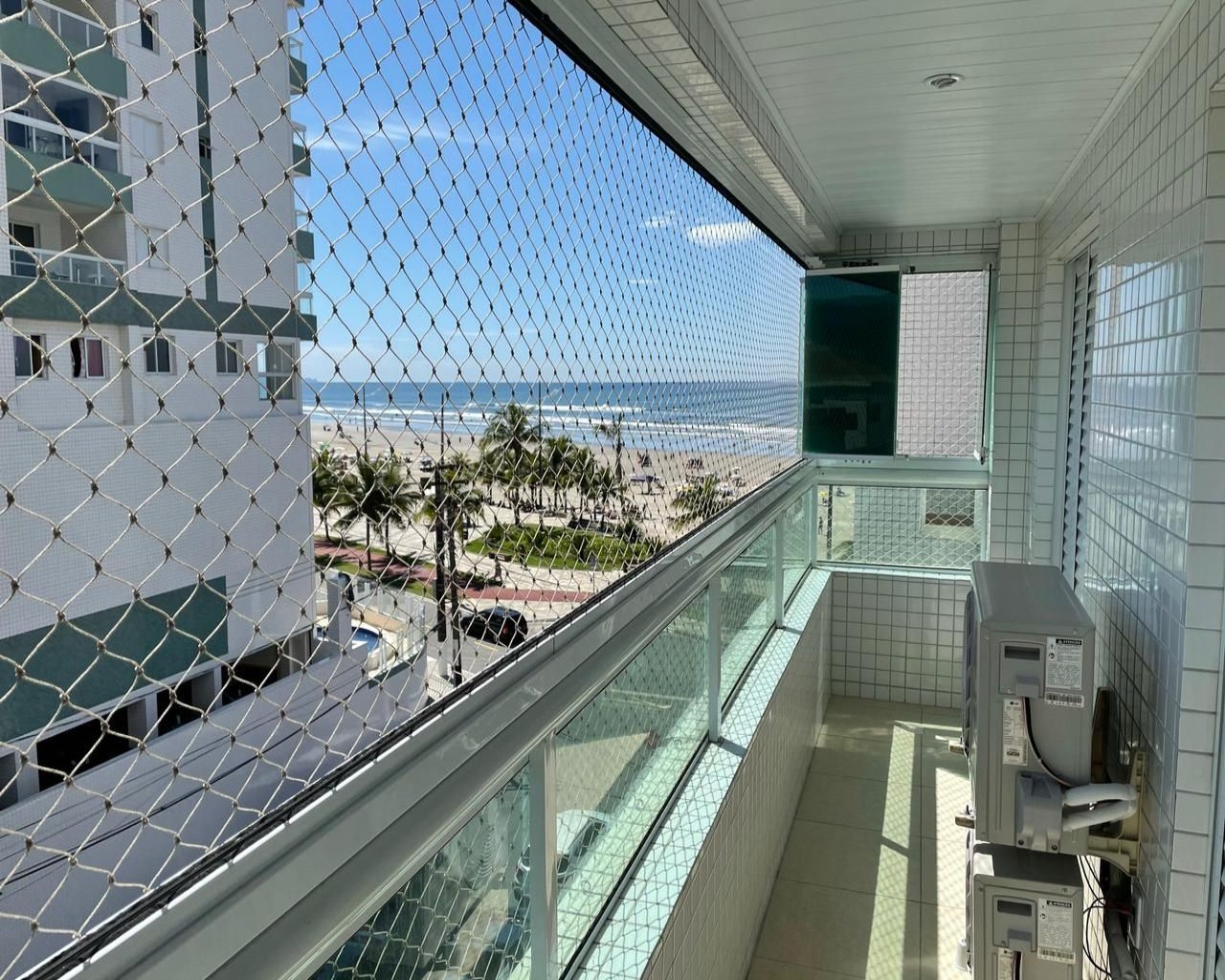 Apto mobiliado, pé na areia, c/ 2 dorm., 78 m² - caiçara - praia grande/sp