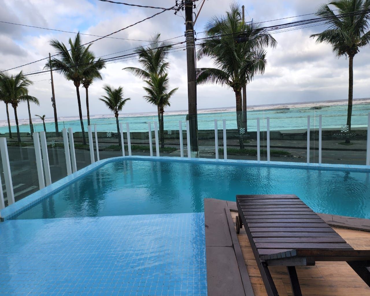 Apartamento 2 dormitórios (1 suíte) em frente ao mar, varanda gourmet envidraçada, móveis planejados, vila atlântica, região central - mongaguá/sp