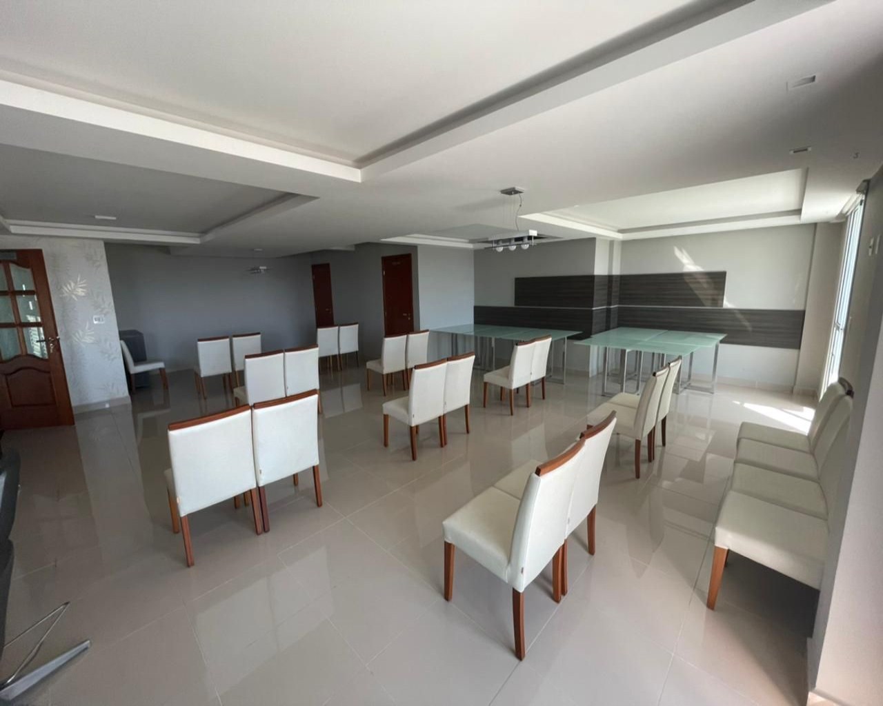 Apto mobiliado, pé na areia, c/ 2 dorm., 78 m² - caiçara - praia grande/sp