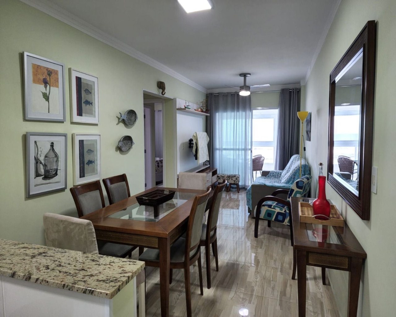 Apartamento 2 dormitórios (1 suíte) em frente ao mar, varanda gourmet envidraçada, móveis planejados, vila atlântica, região central - mongaguá/sp