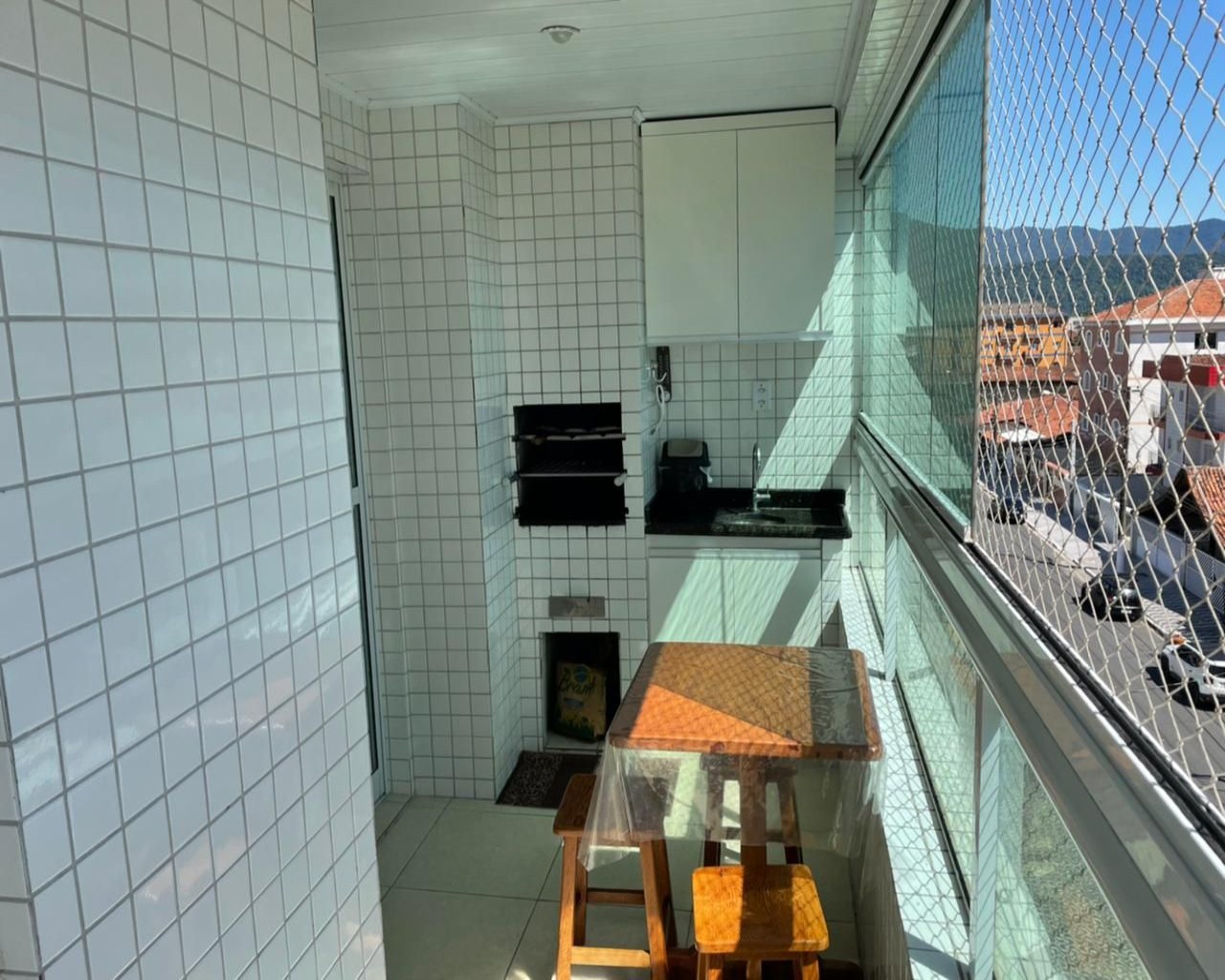 Apto mobiliado, pé na areia, c/ 2 dorm., 78 m² - caiçara - praia grande/sp