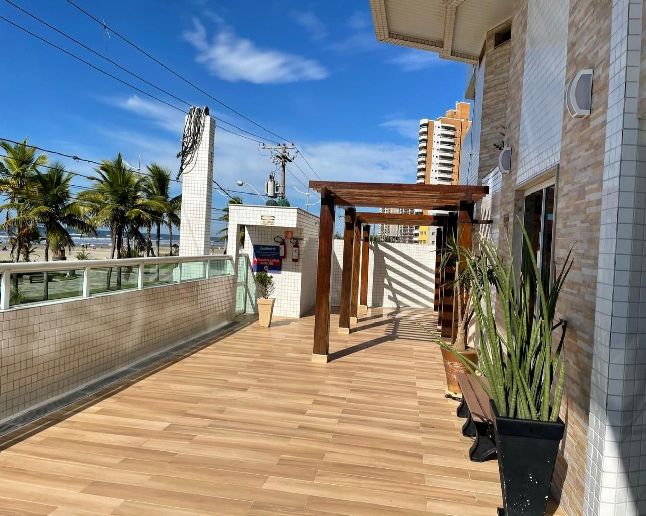 Apto mobiliado, pé na areia, c/ 2 dorm., 78 m² - caiçara - praia grande/sp