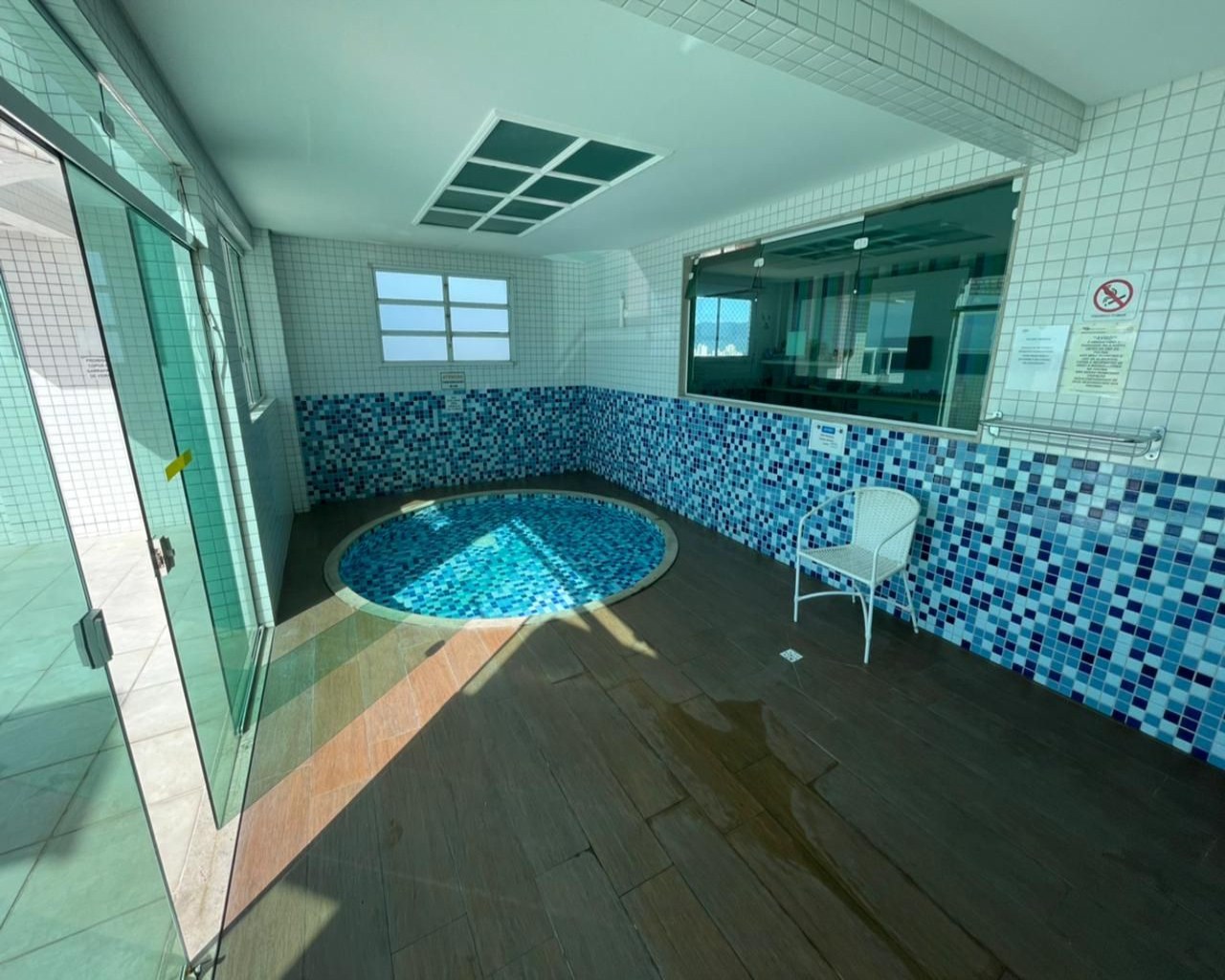 Apto mobiliado, pé na areia, c/ 2 dorm., 78 m² - caiçara - praia grande/sp
