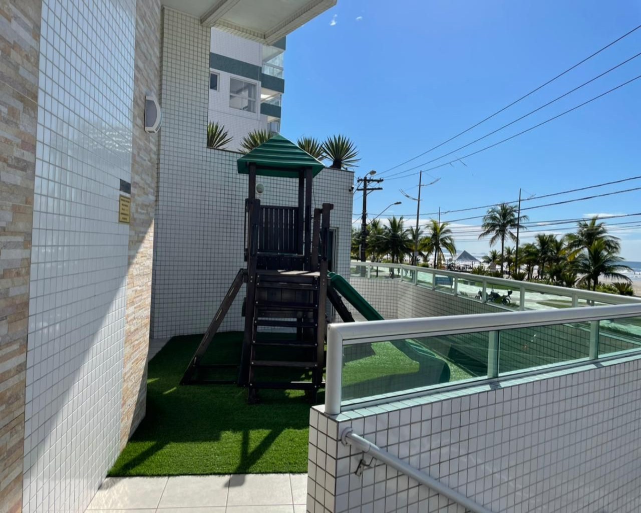 Apto mobiliado, pé na areia, c/ 2 dorm., 78 m² - caiçara - praia grande/sp