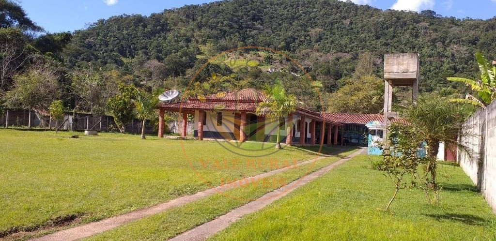 Chácara, 4 quartos, 2818 m² - Foto 1