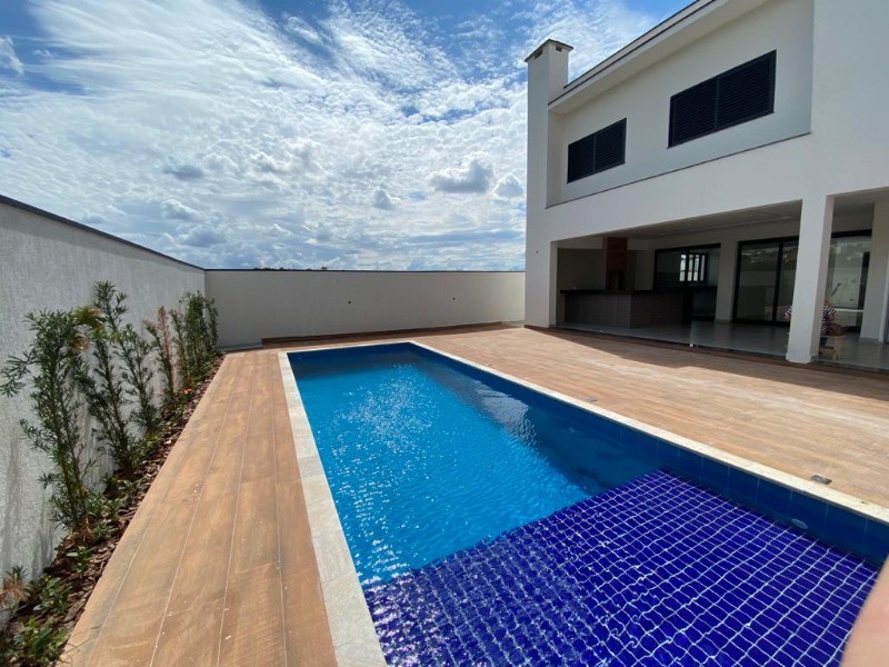 Casa de luxo em condomínio