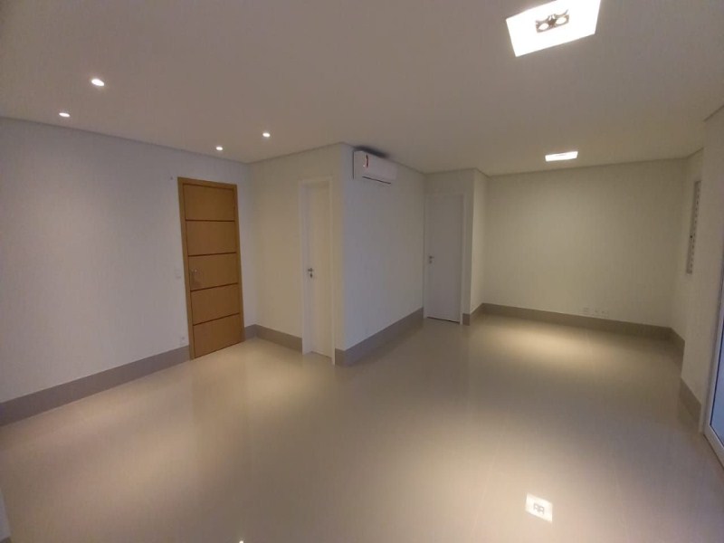 APARTAMENTO NO EDIFÍCIO ZURICH PARA LOCAÇÃO