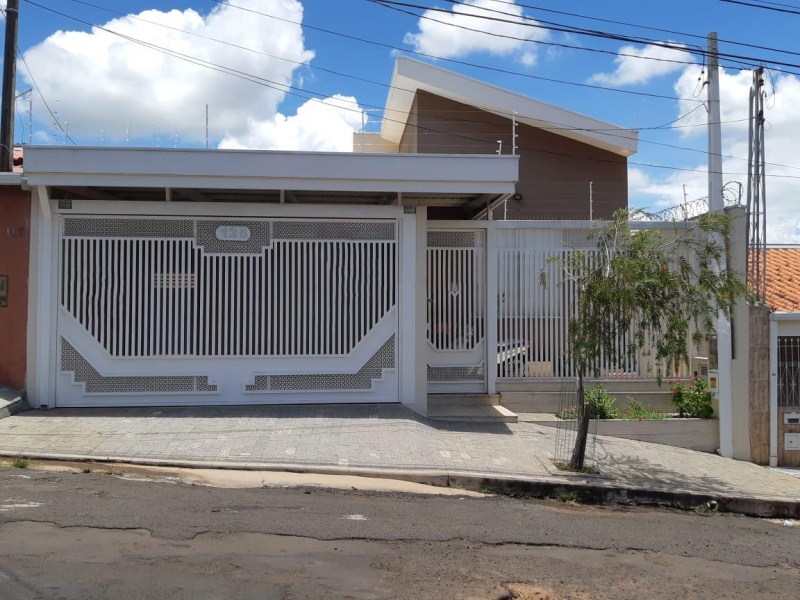 CASA NO JARDIM SASAZAKI À VENDA