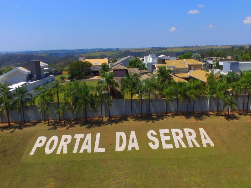 TERRENO NO PORTAL DA SERRA