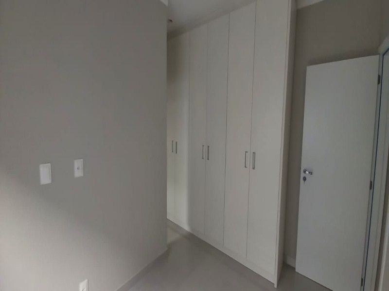 CASA TODA ATUALIZADA PARA LOCAÇÃO EM CONDOMÍNIO FECHADO