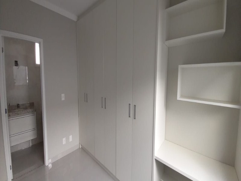 CASAS EM CONDOMÍNIO COM 3 SUÍTES PARA LOCAÇÃO