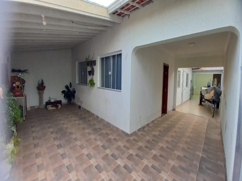 CASA PARA VENDA COM UMA ÁREA DE CHURRASCO AMPLA