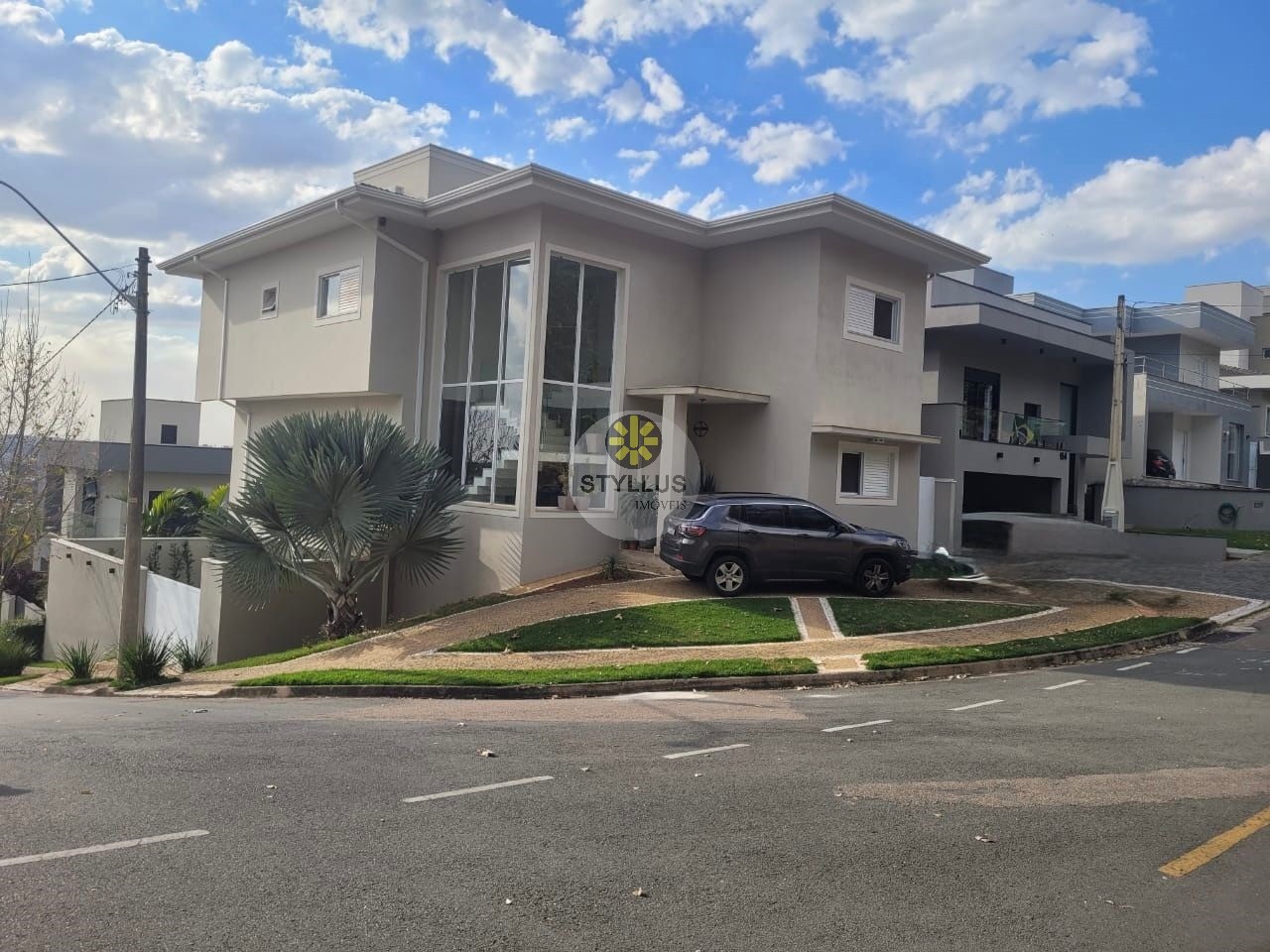 Casa, 4 quartos, 348 m² - Foto 1