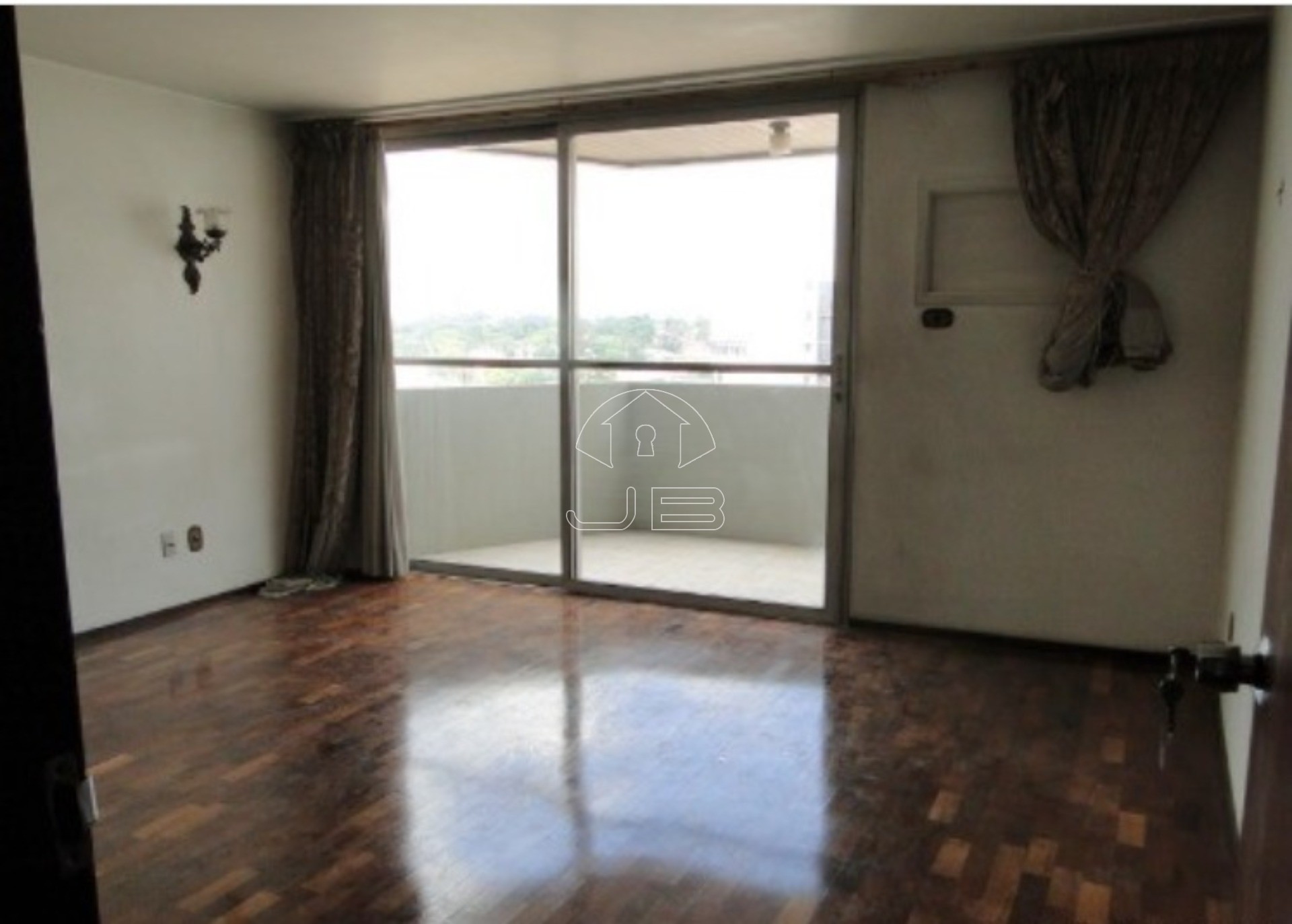 APARTAMENTO A VENDA E LOCAÇÃO NO CENTRO DE CAMPINAS, SP.
