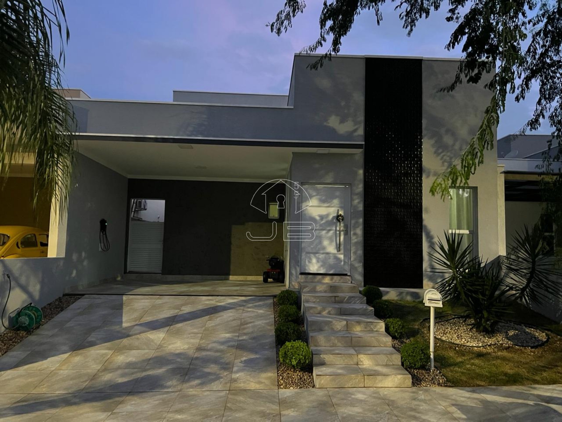 CASA A VENDA CONDOMINIO MONACO EM HORTOLÂNDIA, SP.