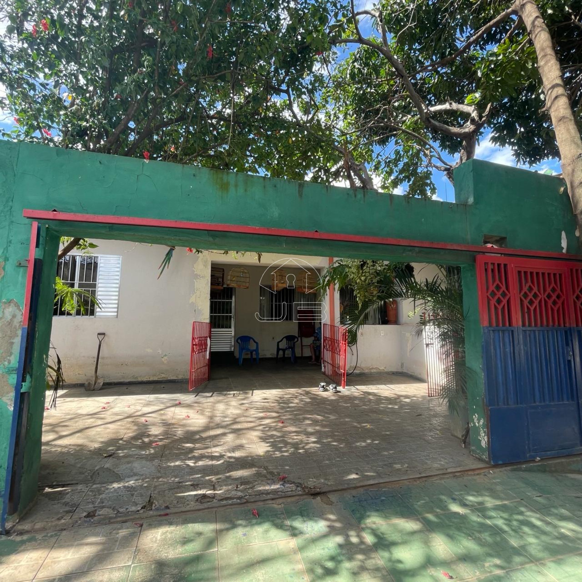 Casa à venda no Centro de Sumaré-SP: 3 quartos, 1 sala, 2 vagas de garagem, 126,70 m² de área.