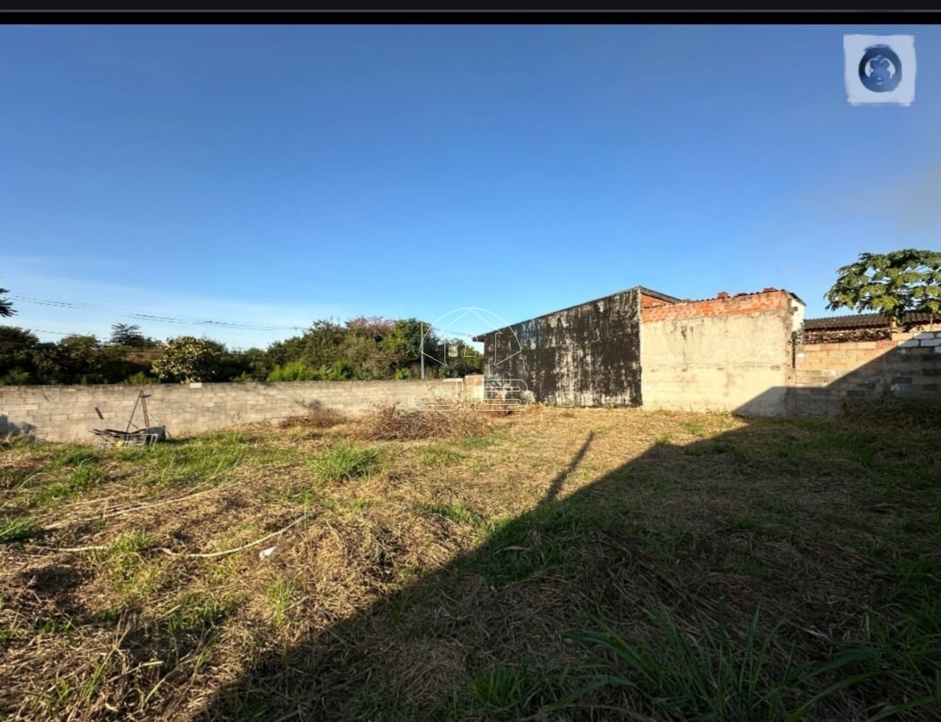 Terreno à venda no Centro de Sumaré, SP.
