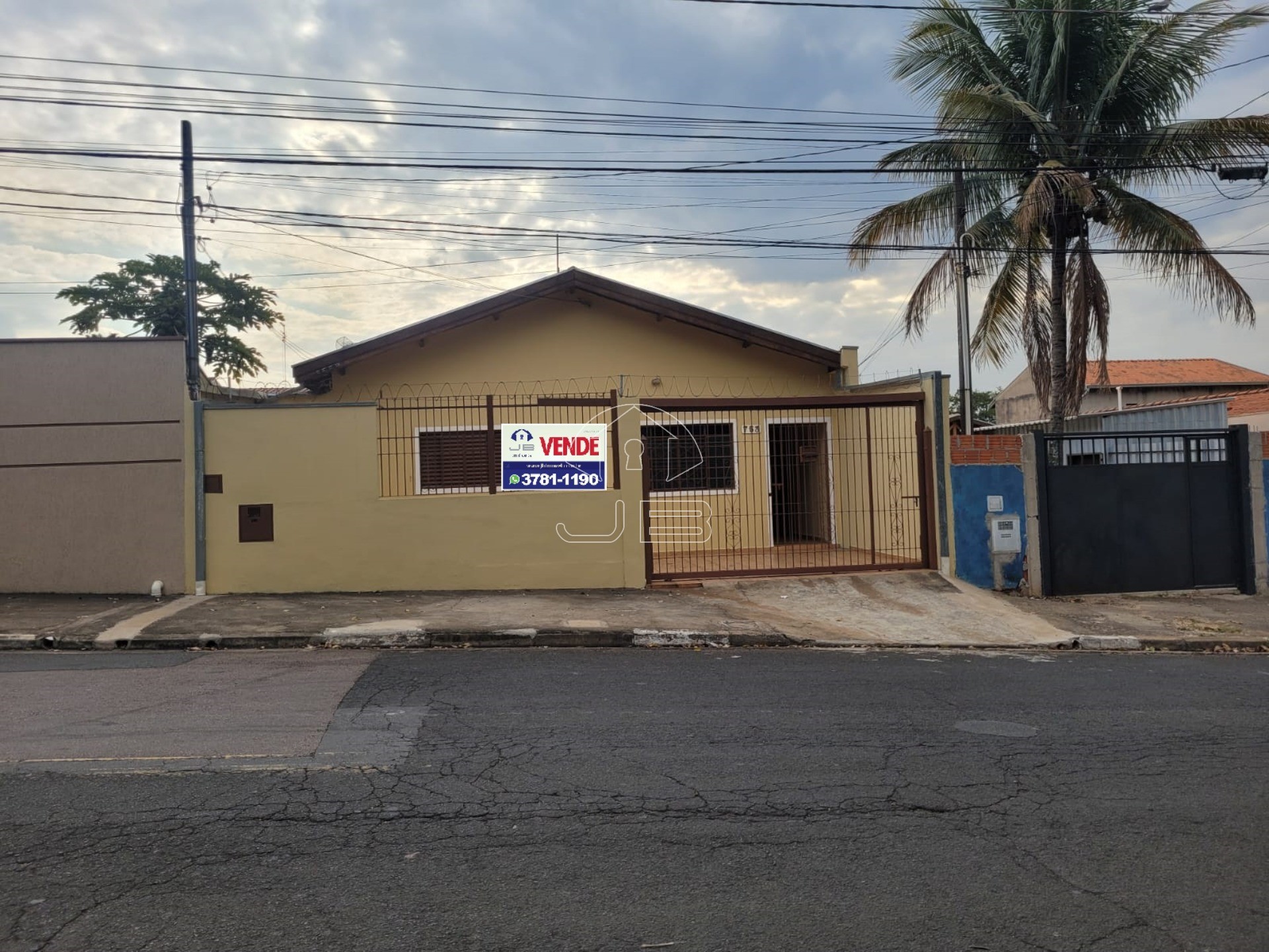 Casa à venda em Campinas-SP, no Parque Via Norte, com 3 quartos, 1 sala, 1 banheiro, 2 vagas de garagem e 112,14m² de área.