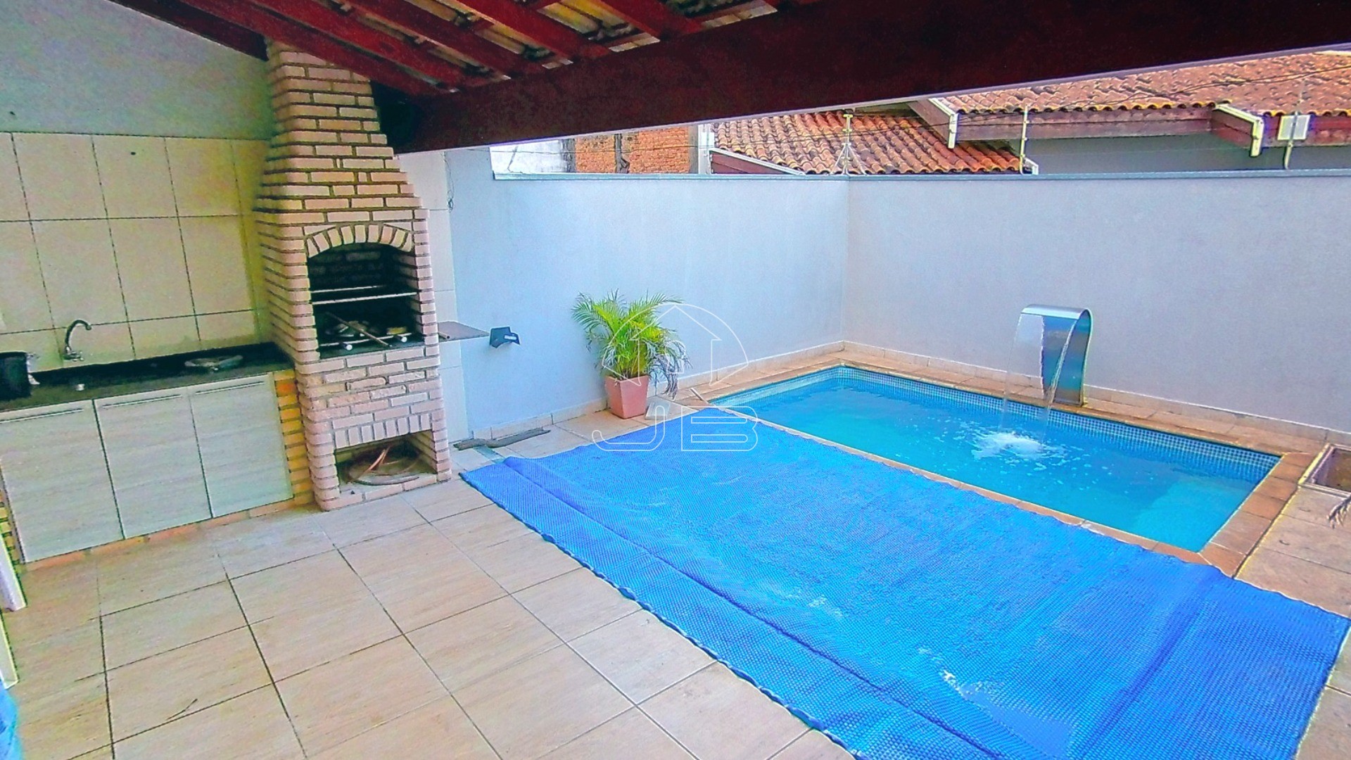 Casa à venda em Americana-SP, Jardim Brasília: 3 quartos, 1 suíte, 2 salas, 3 banheiros, 4 vagas, 150m²! Venha conferir!