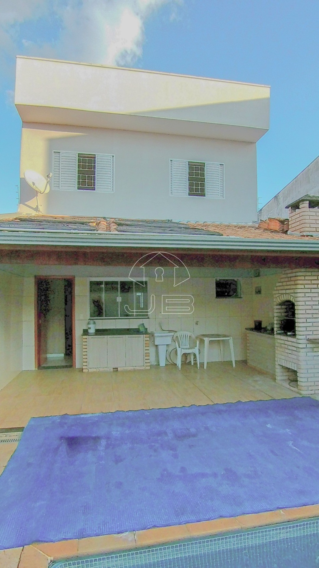 Casa à venda em Americana-SP, Jardim Brasília: 3 quartos, 1 suíte, 2 salas, 3 banheiros, 4 vagas, 150m²! Venha conferir!