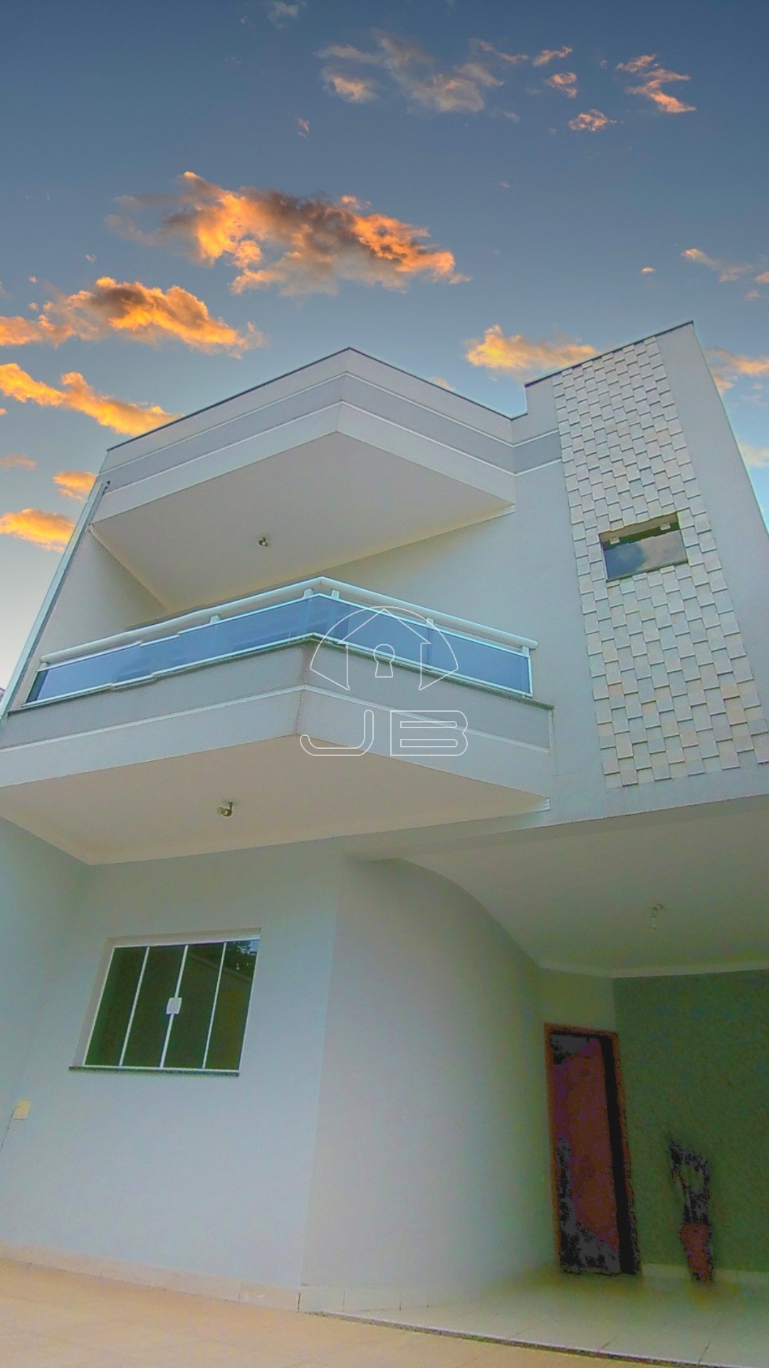 Casa à venda em Americana-SP, Jardim Brasília: 3 quartos, 1 suíte, 2 salas, 3 banheiros, 4 vagas, 150m²! Venha conferir!