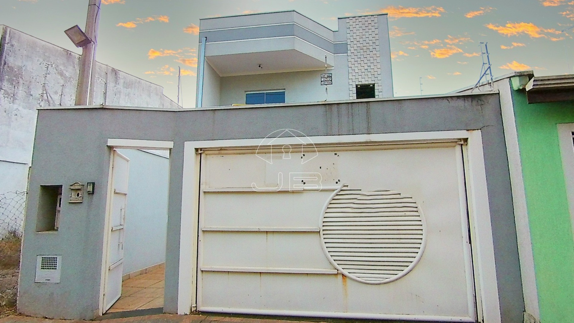 Casa à venda em Americana-SP, Jardim Brasília: 3 quartos, 1 suíte, 2 salas, 3 banheiros, 4 vagas, 150m²! Venha conferir!