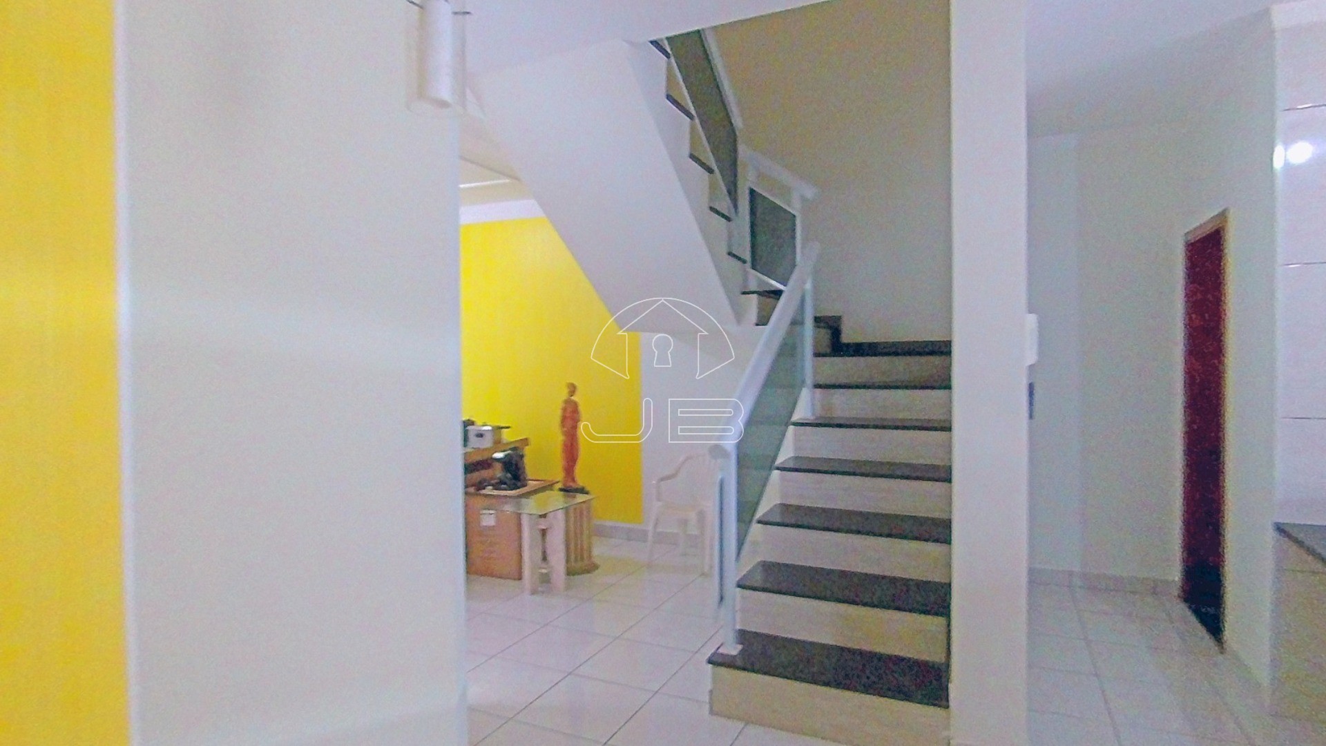 Casa à venda em Americana-SP, Jardim Brasília: 3 quartos, 1 suíte, 2 salas, 3 banheiros, 4 vagas, 150m²! Venha conferir!