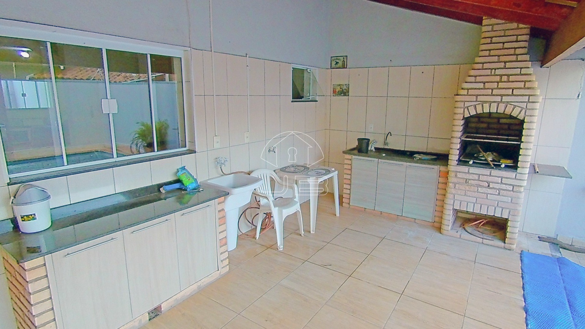 Casa à venda em Americana-SP, Jardim Brasília: 3 quartos, 1 suíte, 2 salas, 3 banheiros, 4 vagas, 150m²! Venha conferir!
