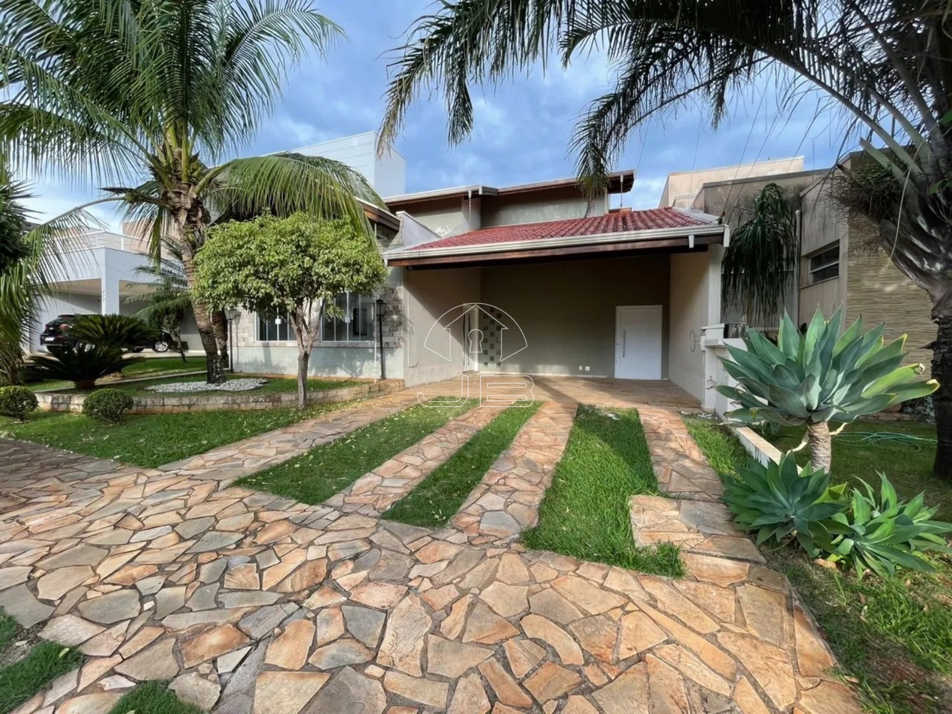 Casa Sobrado a venda, é aluguel, condomínio Residencial Raízes. Cidade Paulinia. SP.