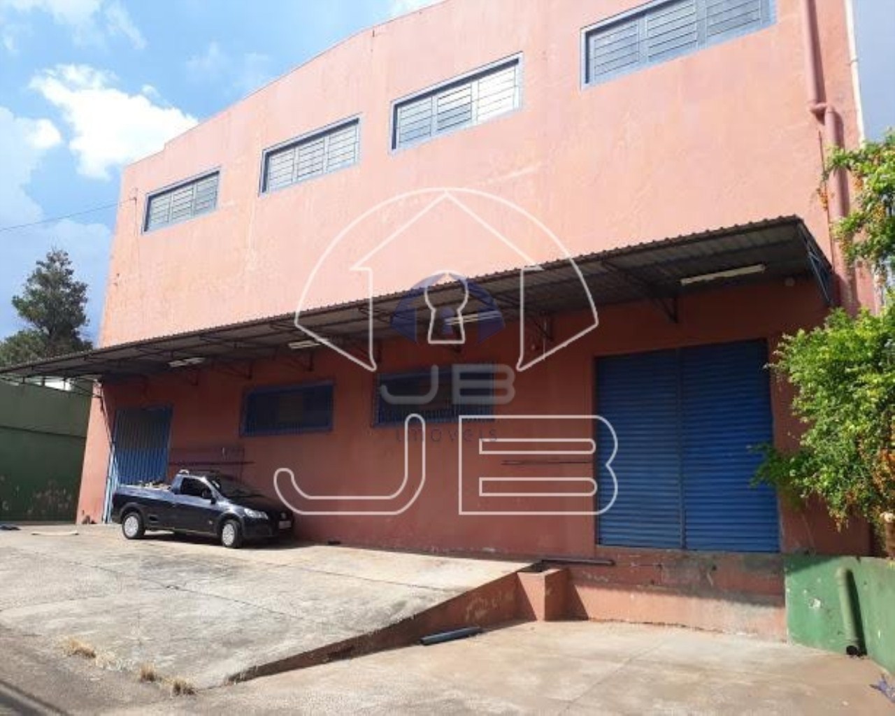 Galpão comercial à venda em Campinas-SP: 712,00 m² no bairro Parque Maria Helena.