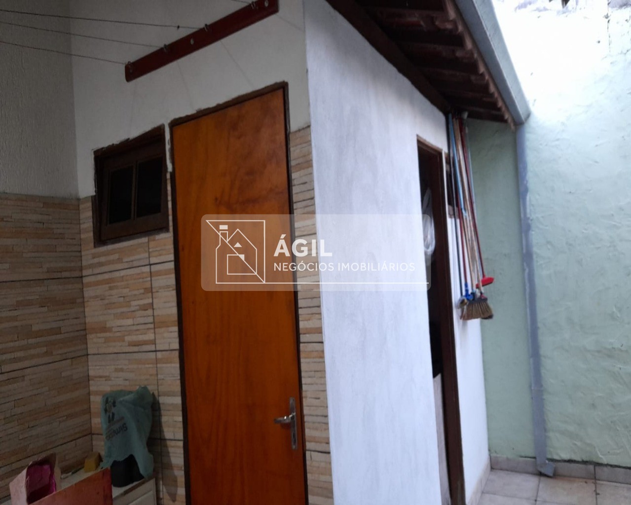 Vende-se casa térrea no parque dos príncipes - jacareí
