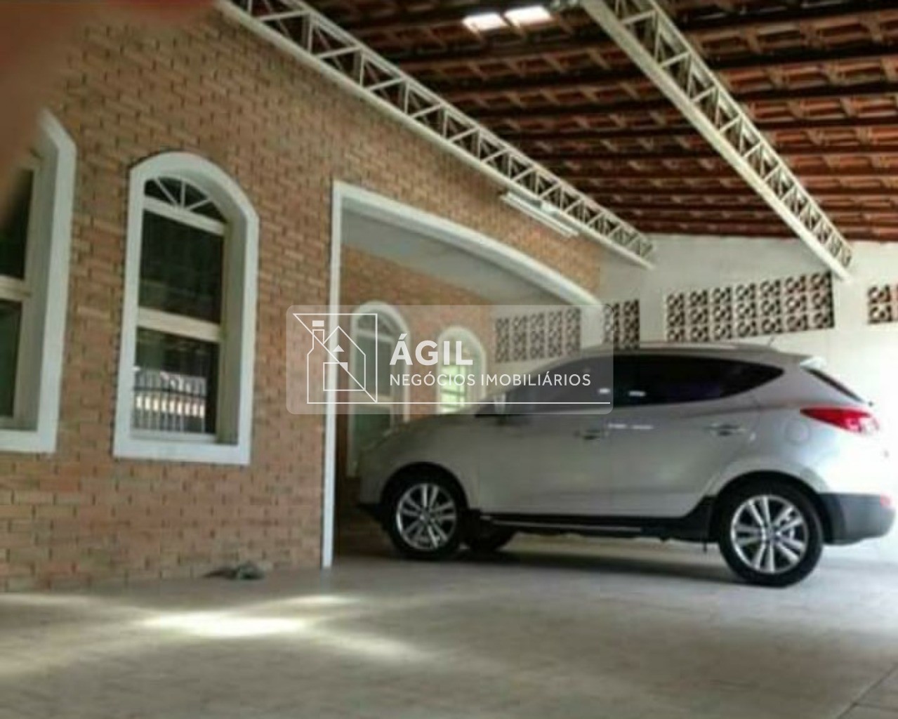 Venda de Sobrado com 4 dormitórios com suíte - Jardim Torrão de Ouro - São José dos Campos - SP