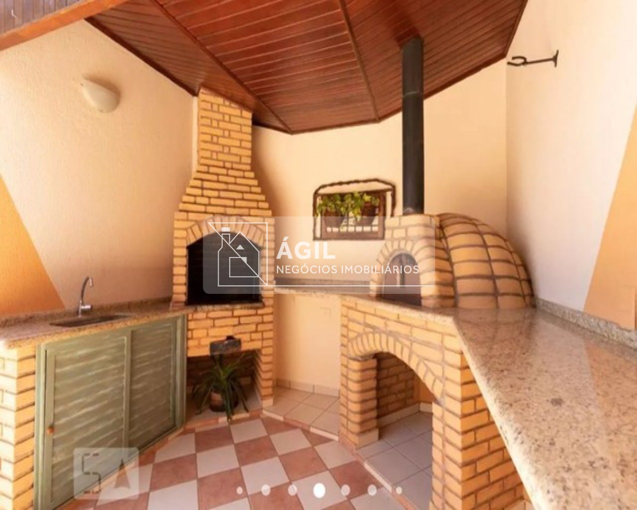 Vende-se apartamento duplex em excelente localização - Bosque dos Eucaliptos