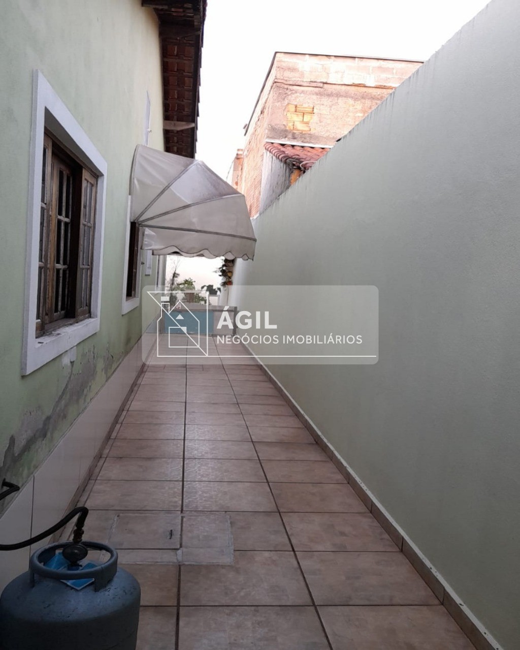 Vende-se casa térrea no parque dos príncipes - jacareí