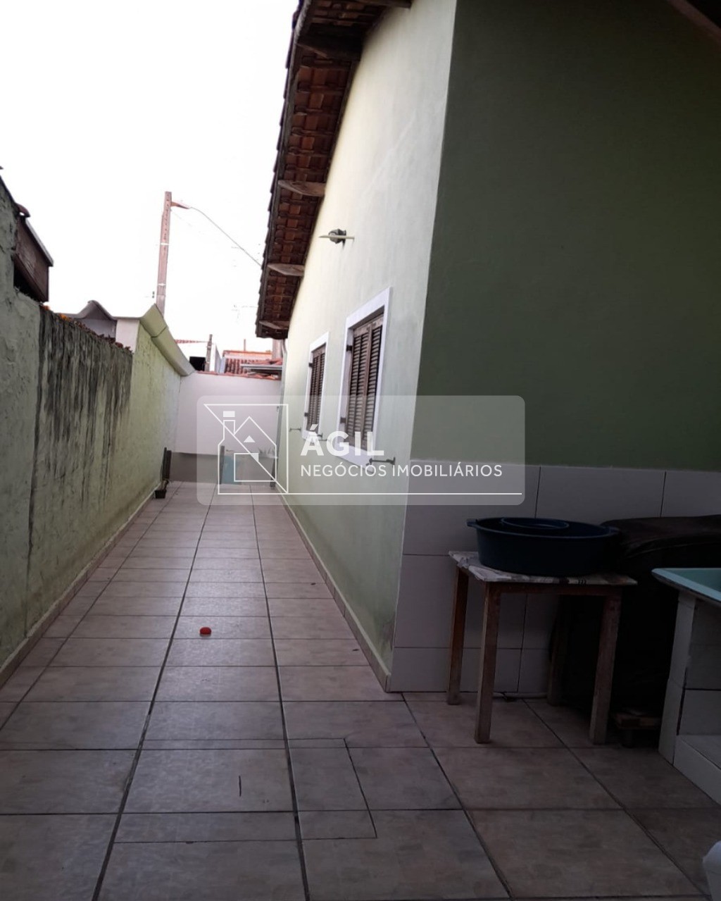 Vende-se casa térrea no parque dos príncipes - jacareí