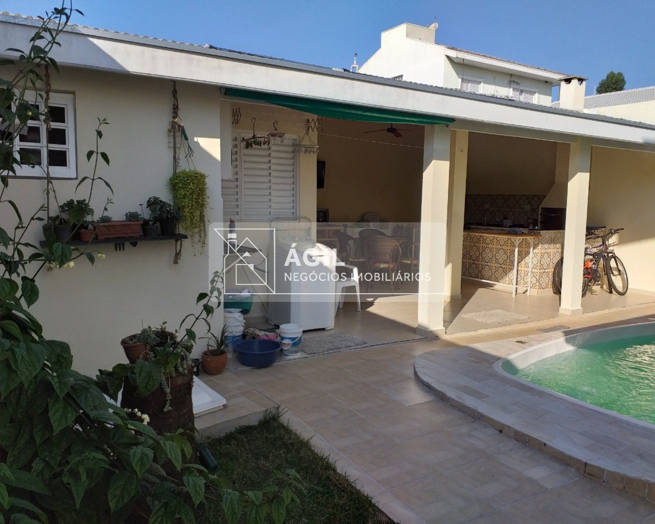 Vende-se Sobrado com Edícula no Loteamento Villa Branca - Jacareí