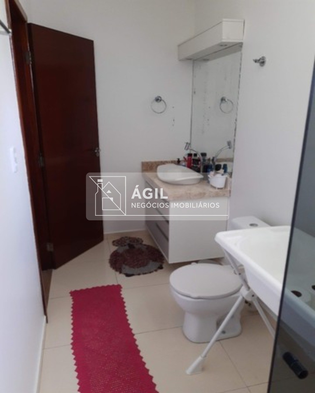 Casa em condomínio fechado em meio à natureza, jacareí/sp