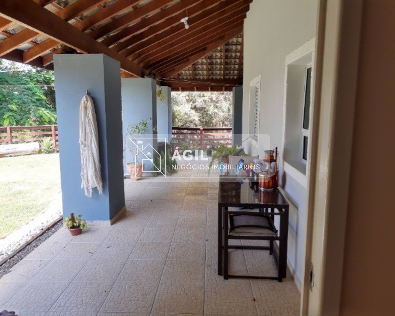 Casa em condomínio fechado em meio à natureza, jacareí/sp