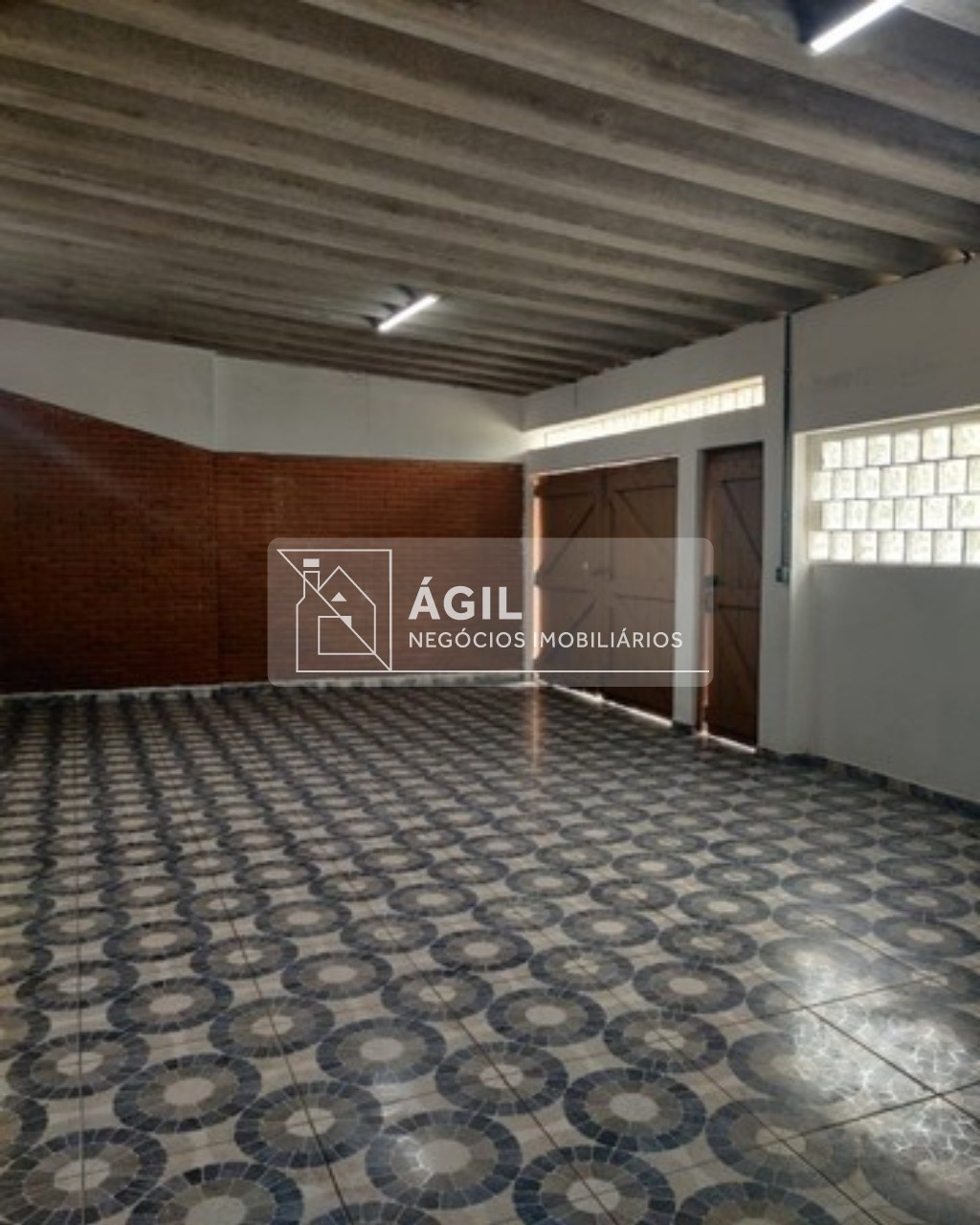 Casa Térrea com Edícula em rua publica no jardim satélite.