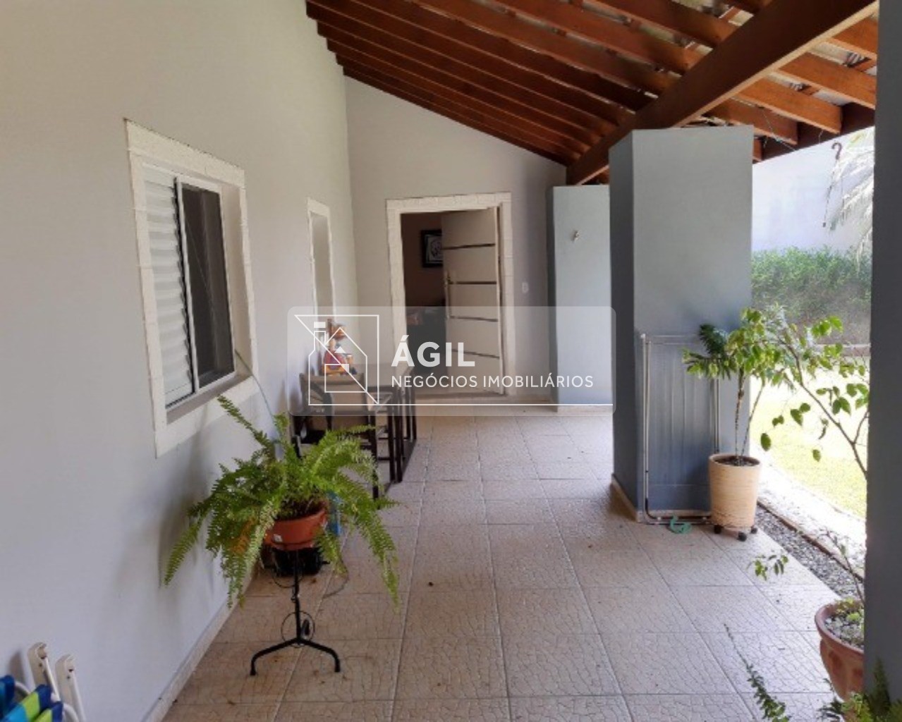 Casa em condomínio fechado em meio à natureza, jacareí/sp